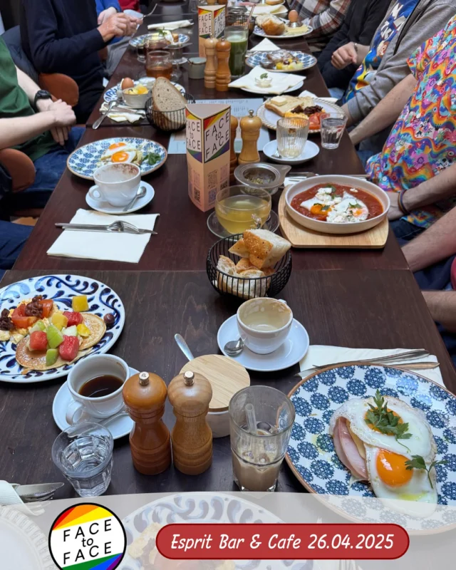 Brunching with Face to Face, just like it should be. Good food, good company, good vibes.

- - - - - - - - - - - - - - - 

Brunch mit Face to Face – so wie es sein soll: gutes Essen, gutes Leute und gute Stimmung